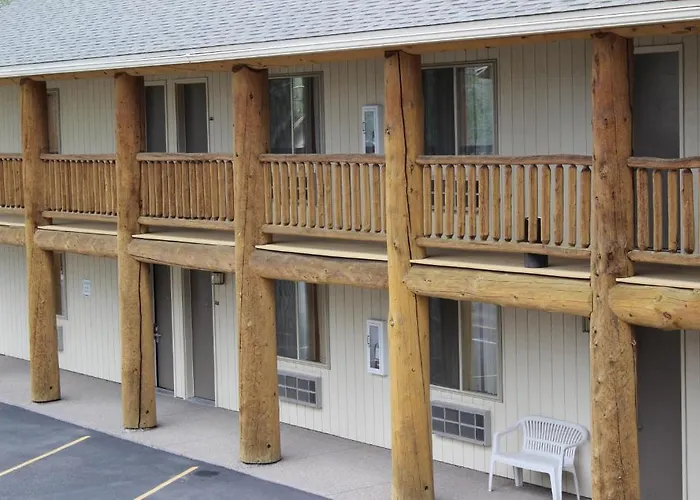 Moose Creek & Suites Cody