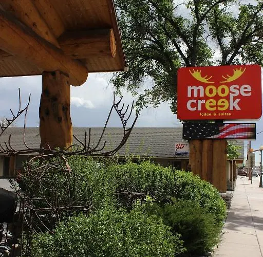 Moose Creek & Suites *