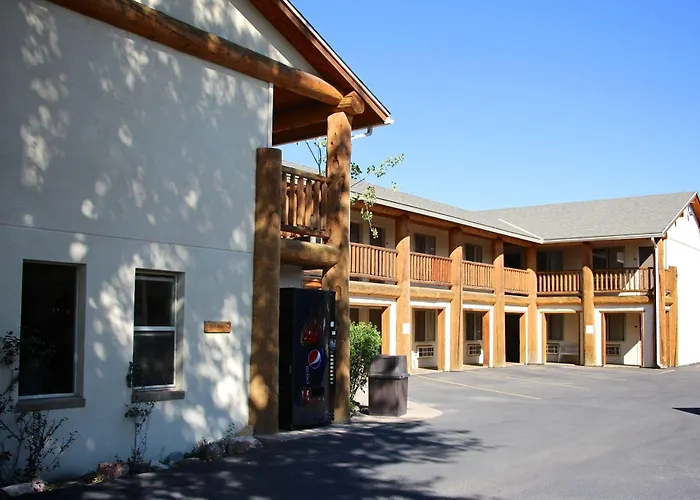 Moose Creek & Suites Cody