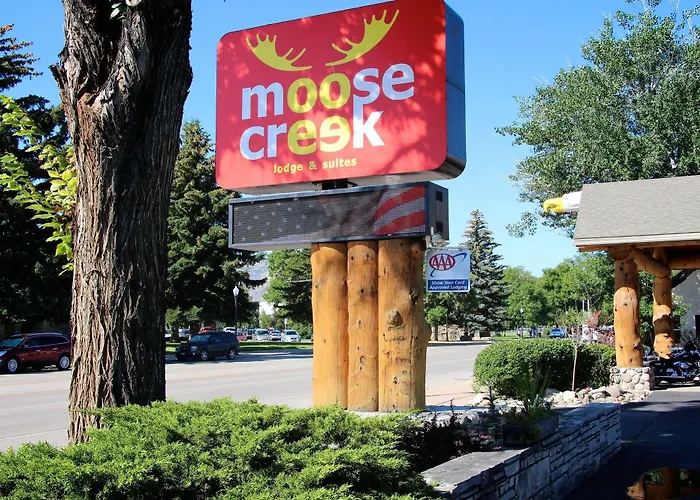 Lodge Moose Creek & Suites