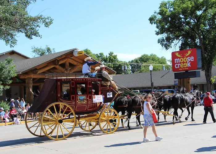 Moose Creek & Suites Lodge *